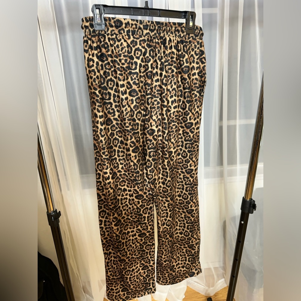 Leopard Print Lounge Pants NEW Large - Picture 5 of 7